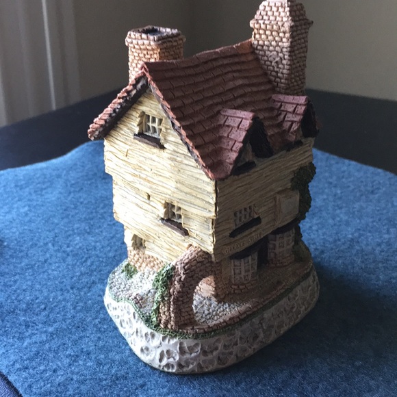 David Winter cottage: “Wine Merchant” - Picture 4 of 7